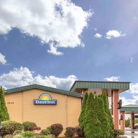Days Inn By Wyndham Black Bear Salem Exterior foto