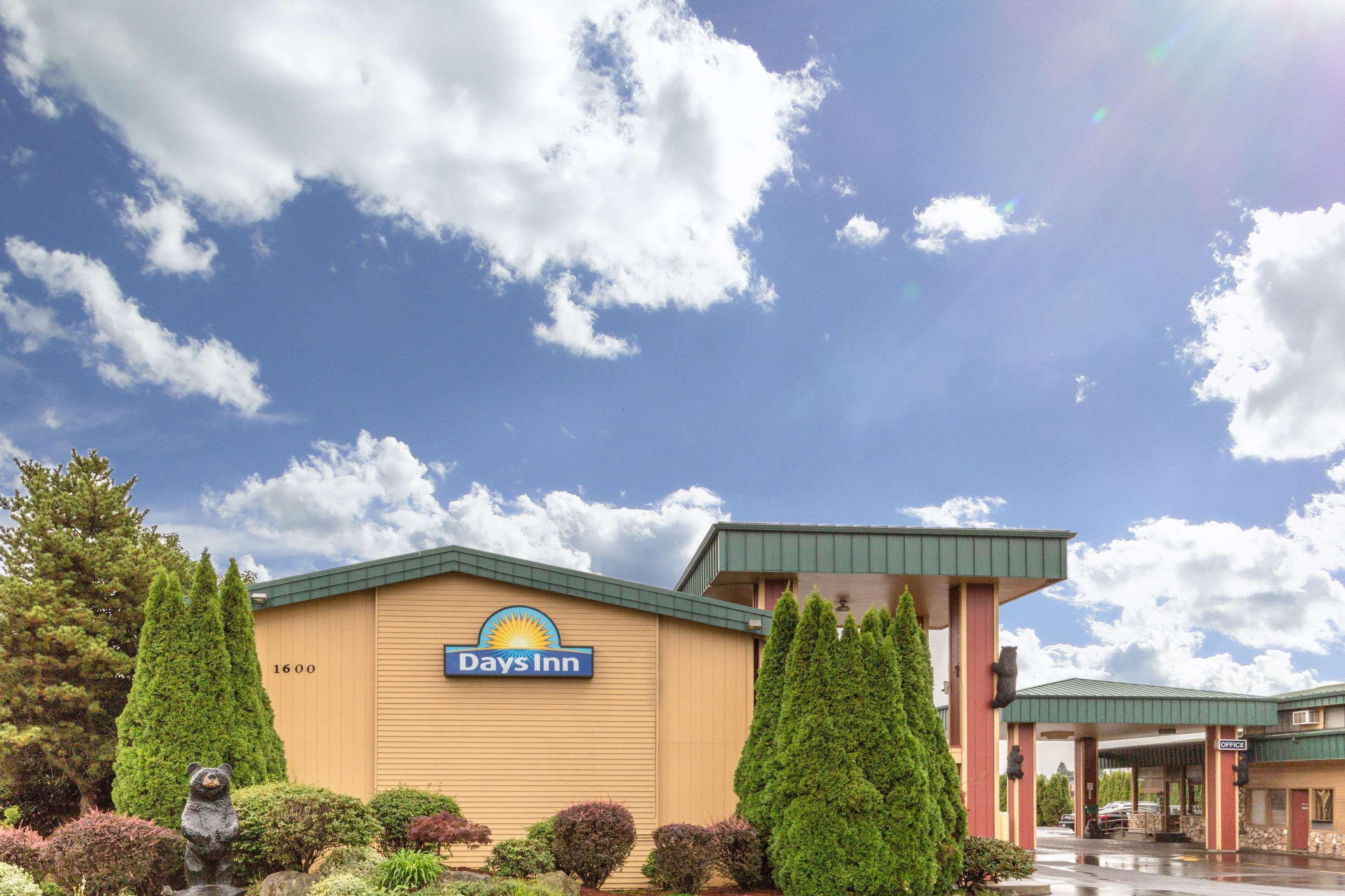 Days Inn By Wyndham Black Bear Salem Exterior foto